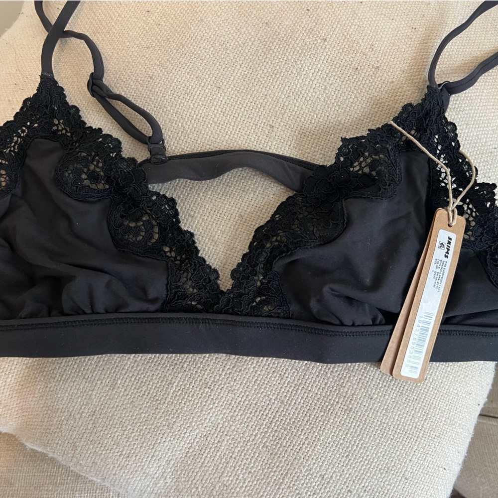 4 Assorted SKIMS $100 (Bralette, Control Briefs, etc) - Picture 6 of 16